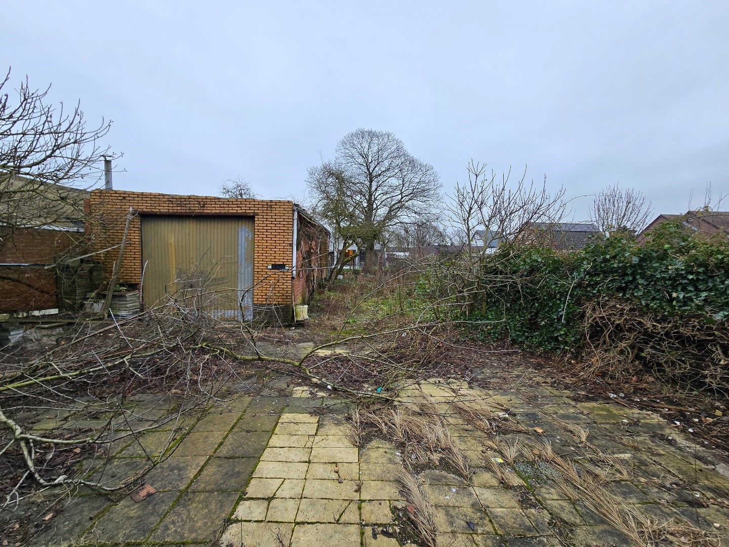 Te renoveren woning, 4 slpk, met tuin en 3 garages foto 5