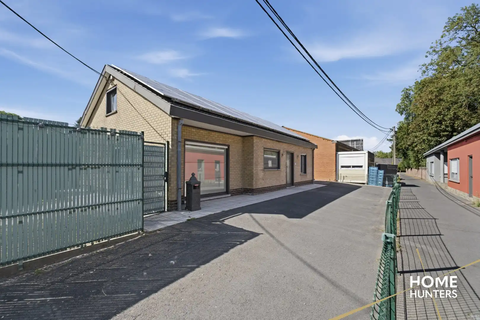 Te renoveren woning met ruime garage en tuin op centrale ligging te Zwevegem foto 9