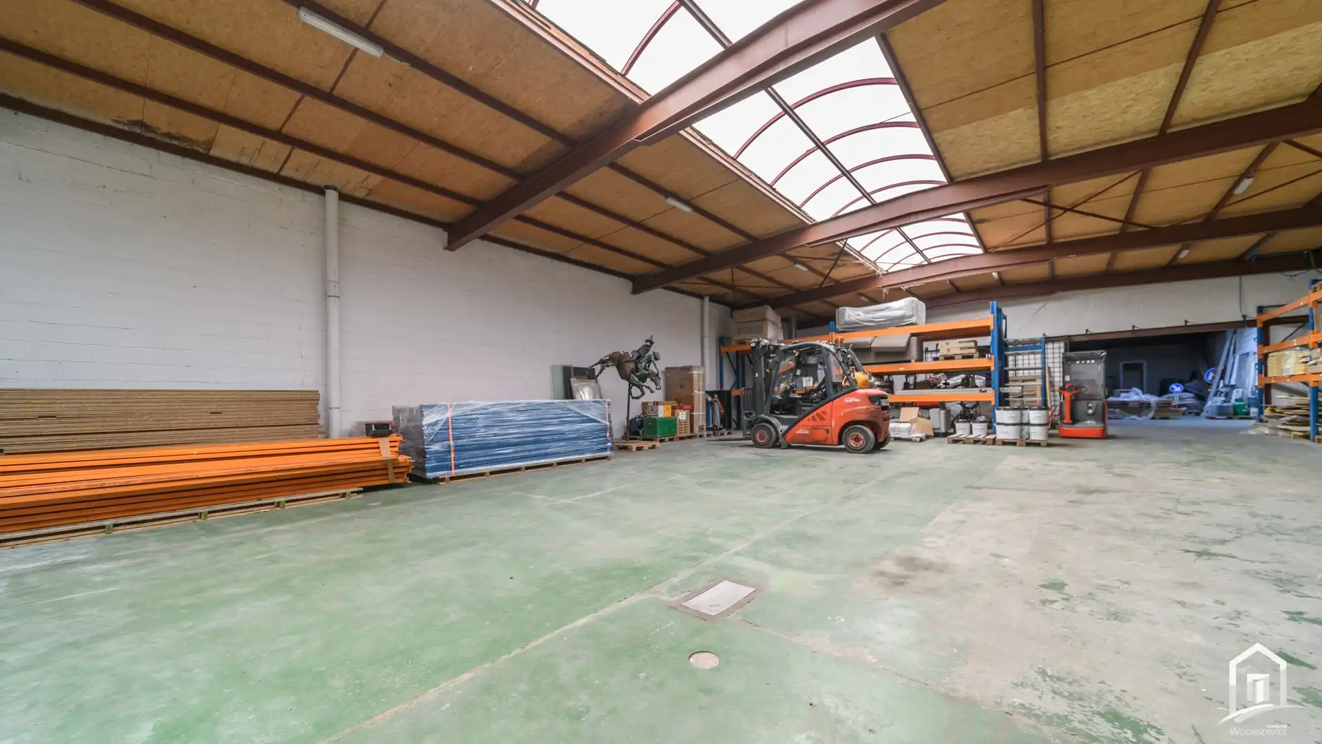 Multifunctioneel magazijn van 800 m² met burelen nabij centrum Aalst foto 2