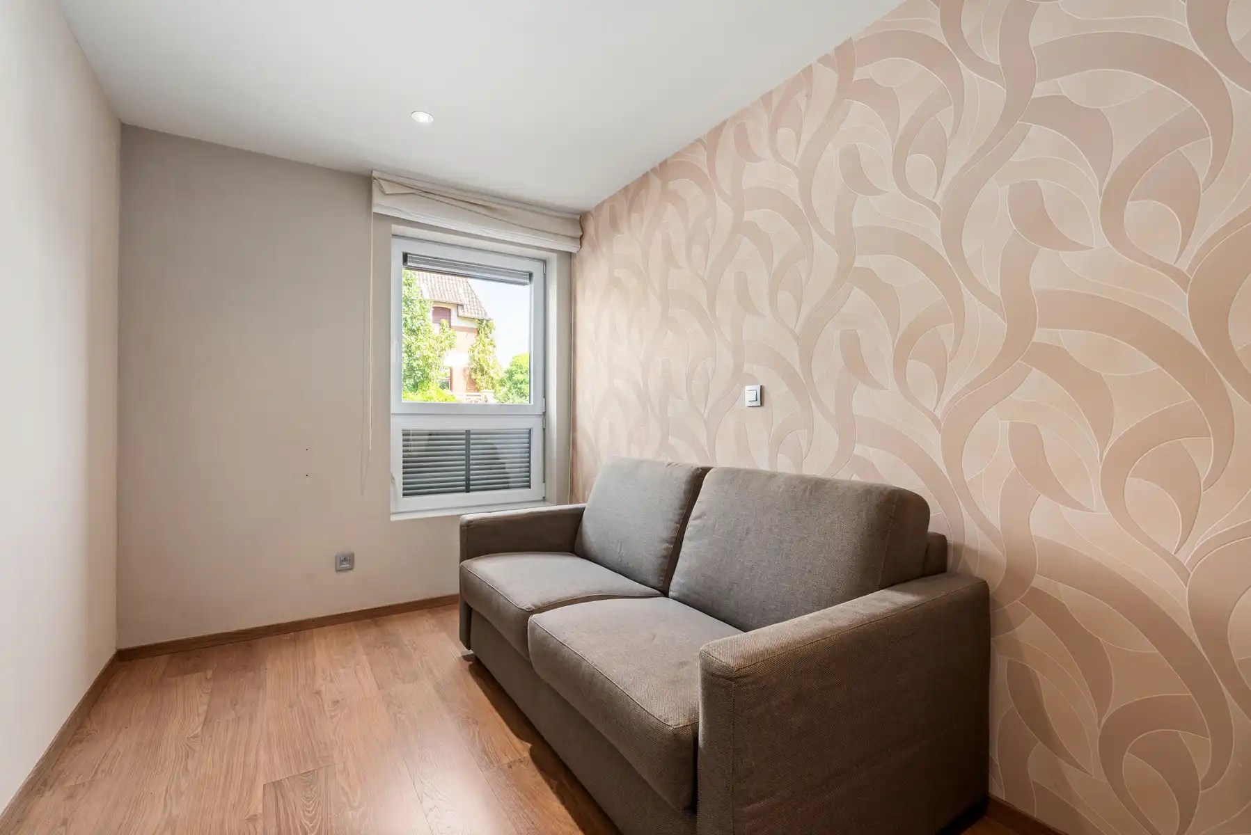 Instapklaar gelijkvloers appartement met tuin en garage foto 10
