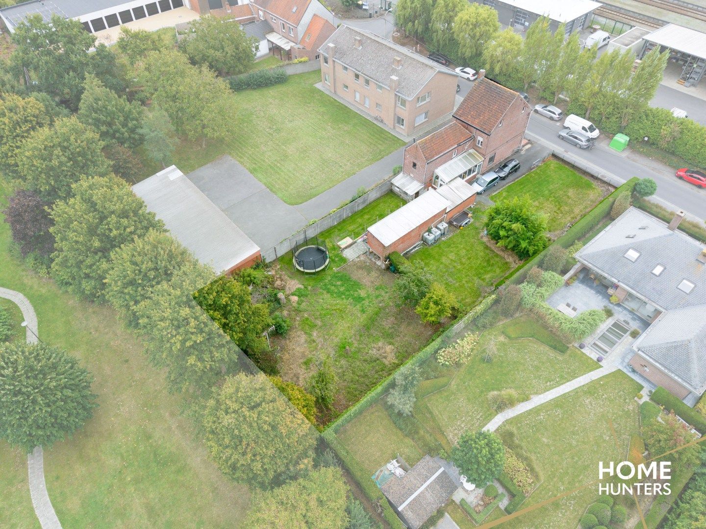 Alleenstaande woning met bijgebouwen op 1050 m² foto 2