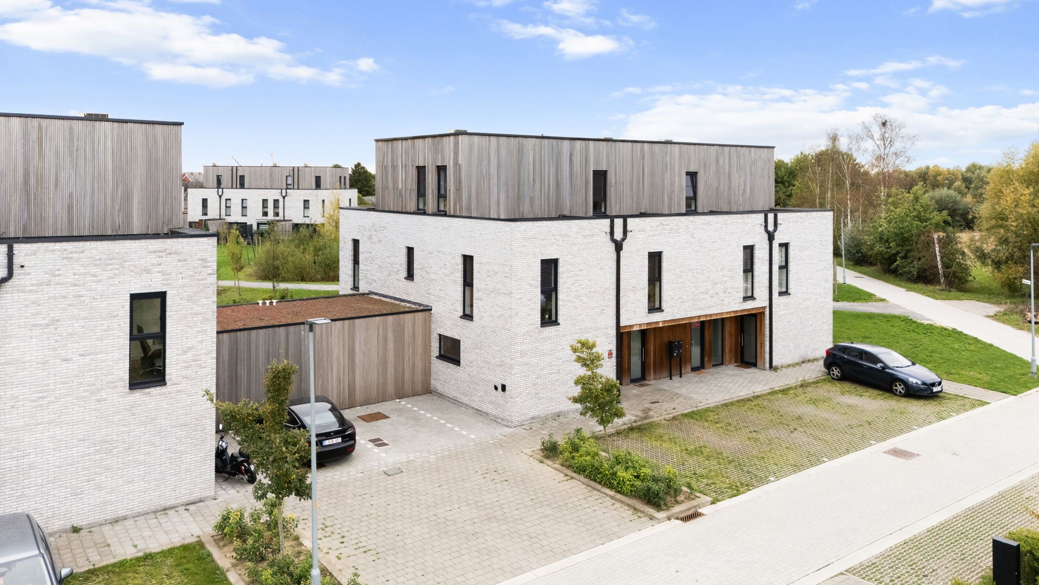 Te koop instapklare nieuwbouwwoning (aankoop met registratierecht = mogelijkheid voor 2%). foto {{pictureIndex}}