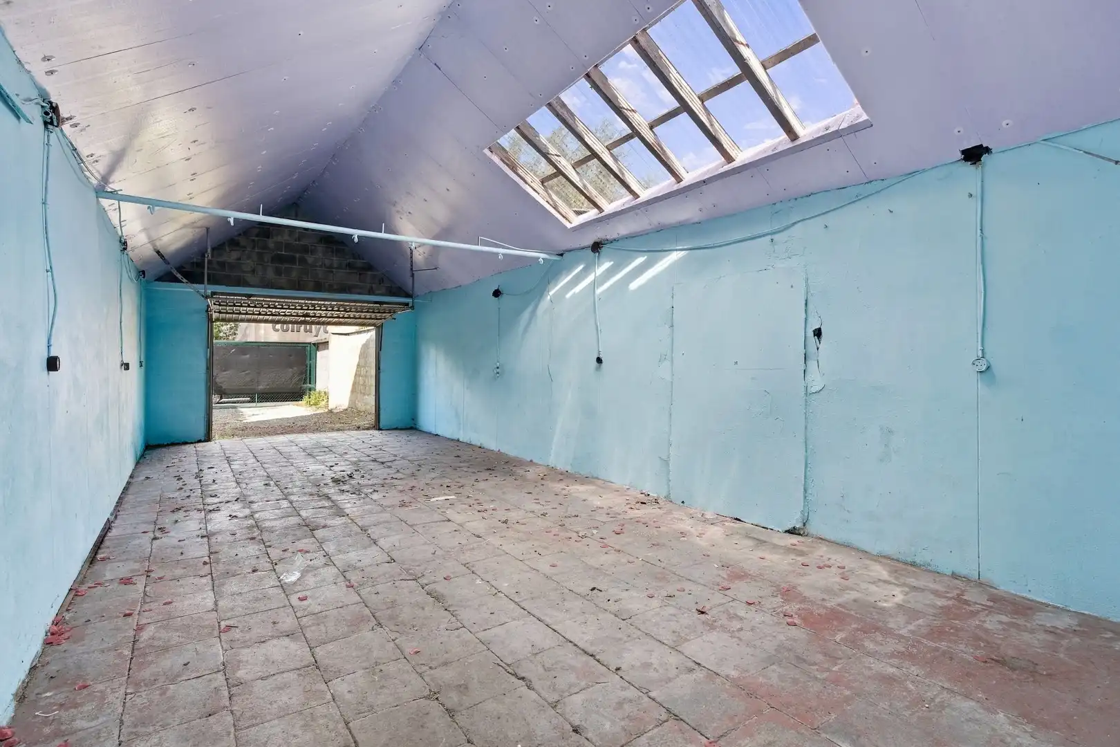 Te renoveren half open bebouwing met uitweg achteraan foto 14
