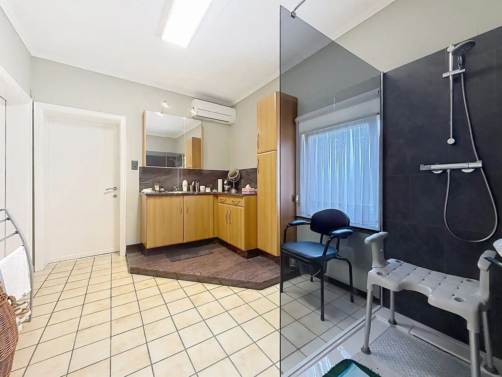 Ruime woning met extra woon- of werkpotentieel  foto 15