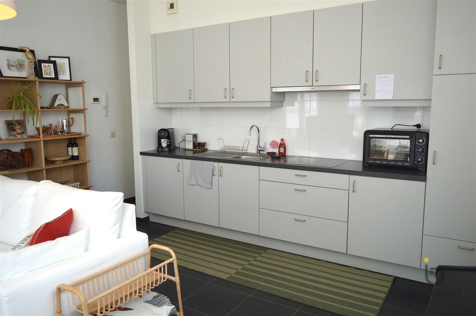 Knus één slaapkamer appartement in een zeer trendy buurt! foto 8