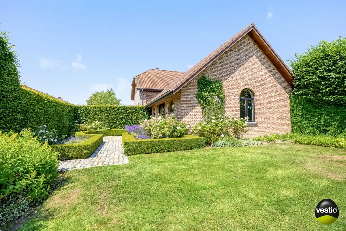 EXCLUSIEVE HOEVE MET MEERDERE WOONGEDEELTES, ATELIER, STALLING en AANPALENDE WEIDE OP CA. 1,6 HECTARE NABIJ DOMEIN NIEUWENHOVEN. foto 79