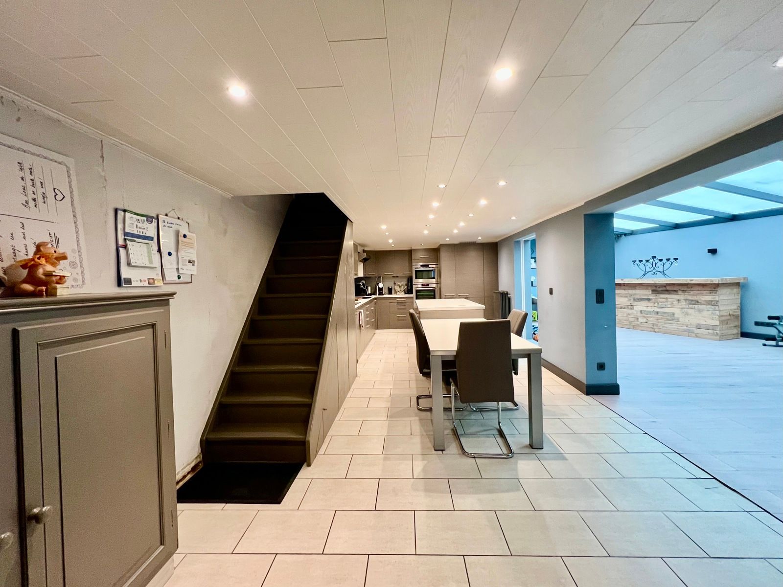 Zéér ruime gerenoveerde woning met 5 grote slaapkamers. foto 5