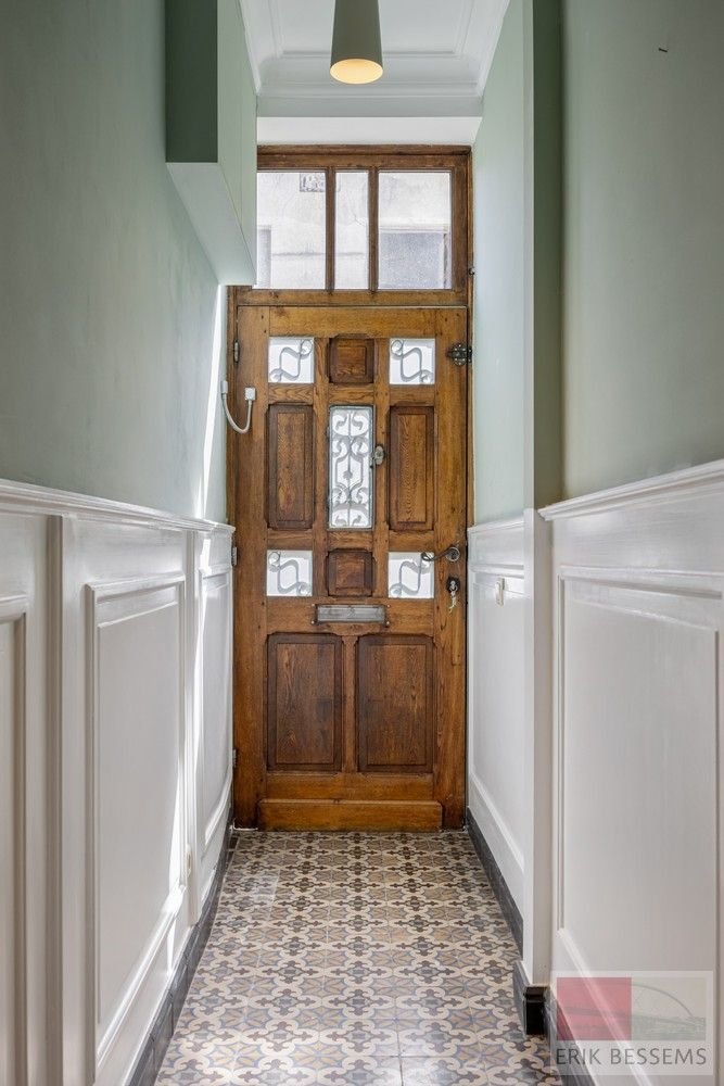 Licht op te frissen woning met drie slaapkamers, gelegen in een gezellige woonomgeving. foto 2