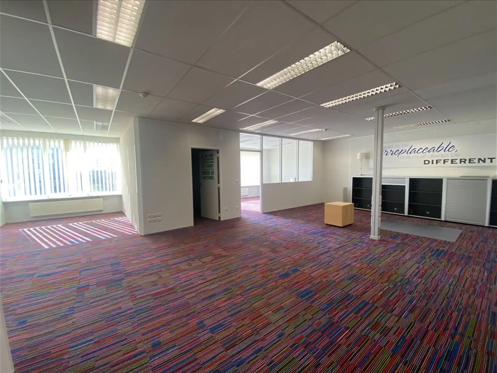 Budgetvriendelijk instapklaar kantoor op gunstige locatie foto 8