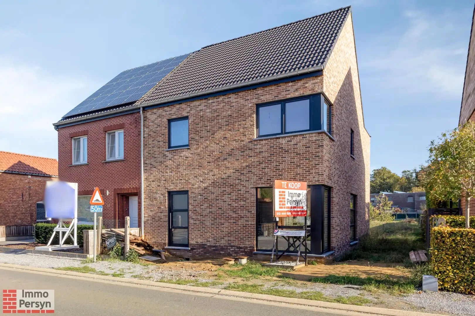 Instapklare halfopen bebouwing met 3 slaapkamers in groene omgeving foto {{pictureIndex}}