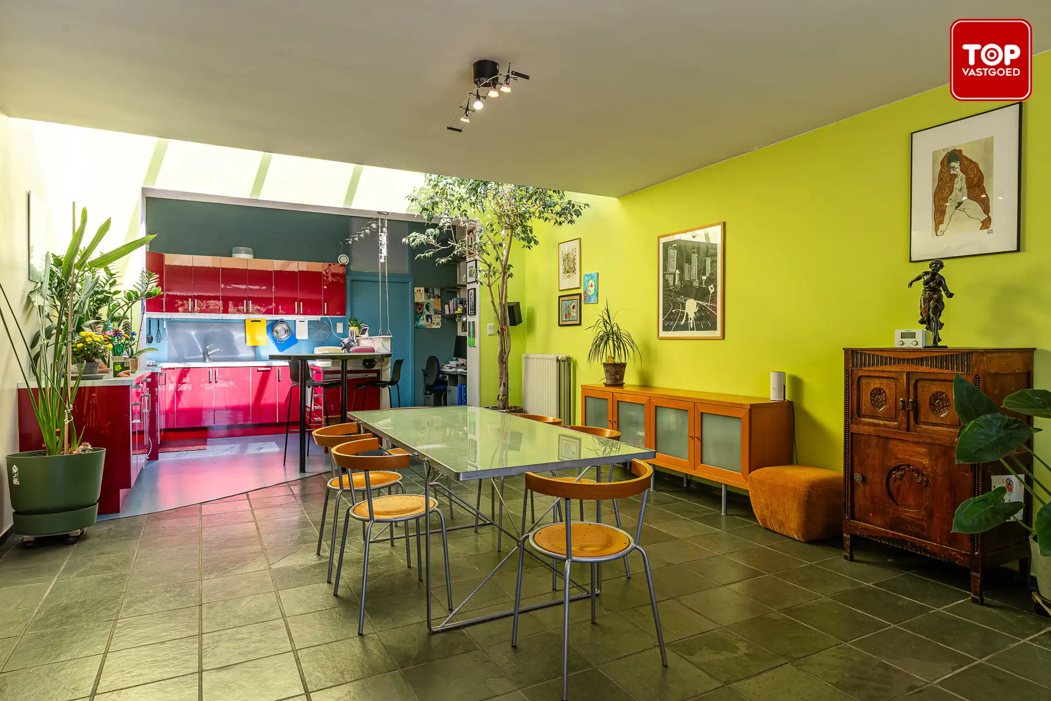 Instapklare woning met 4 slaapkamers, garage en prachtige tuin.  foto 6