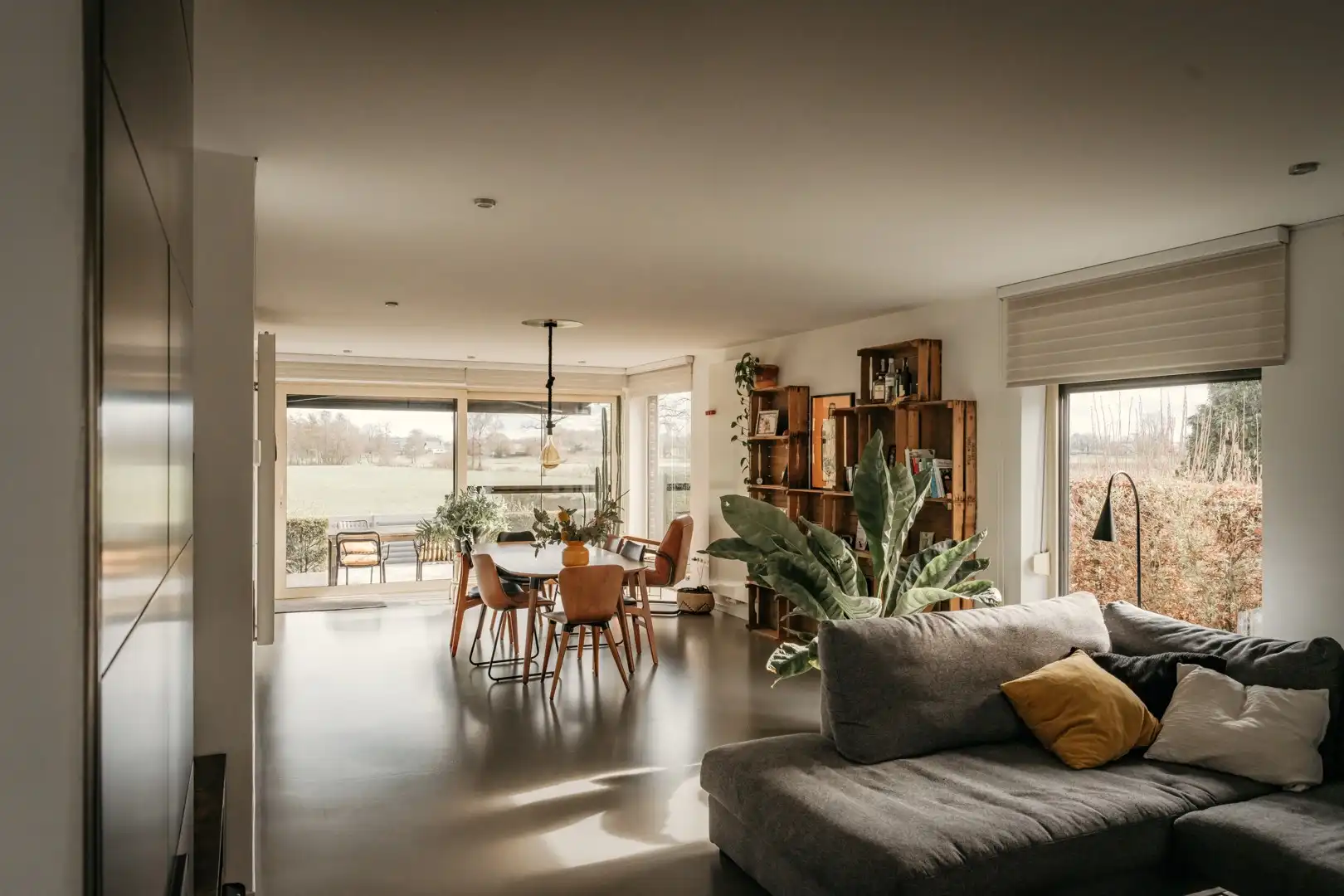 Gezellige instapklare woning met 3 slaapkamers en ruime tuin met prachtig zicht te Pelt. foto 5