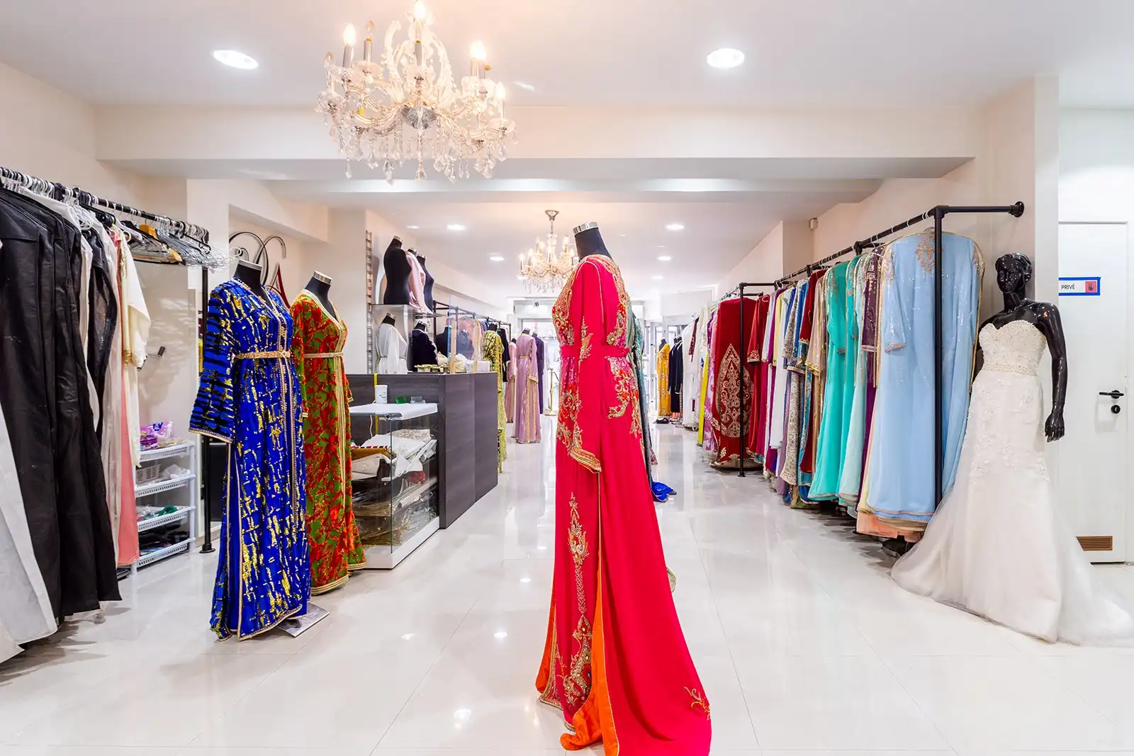 Handelsruimte te koop op een toplocatie met veel passage foto 15