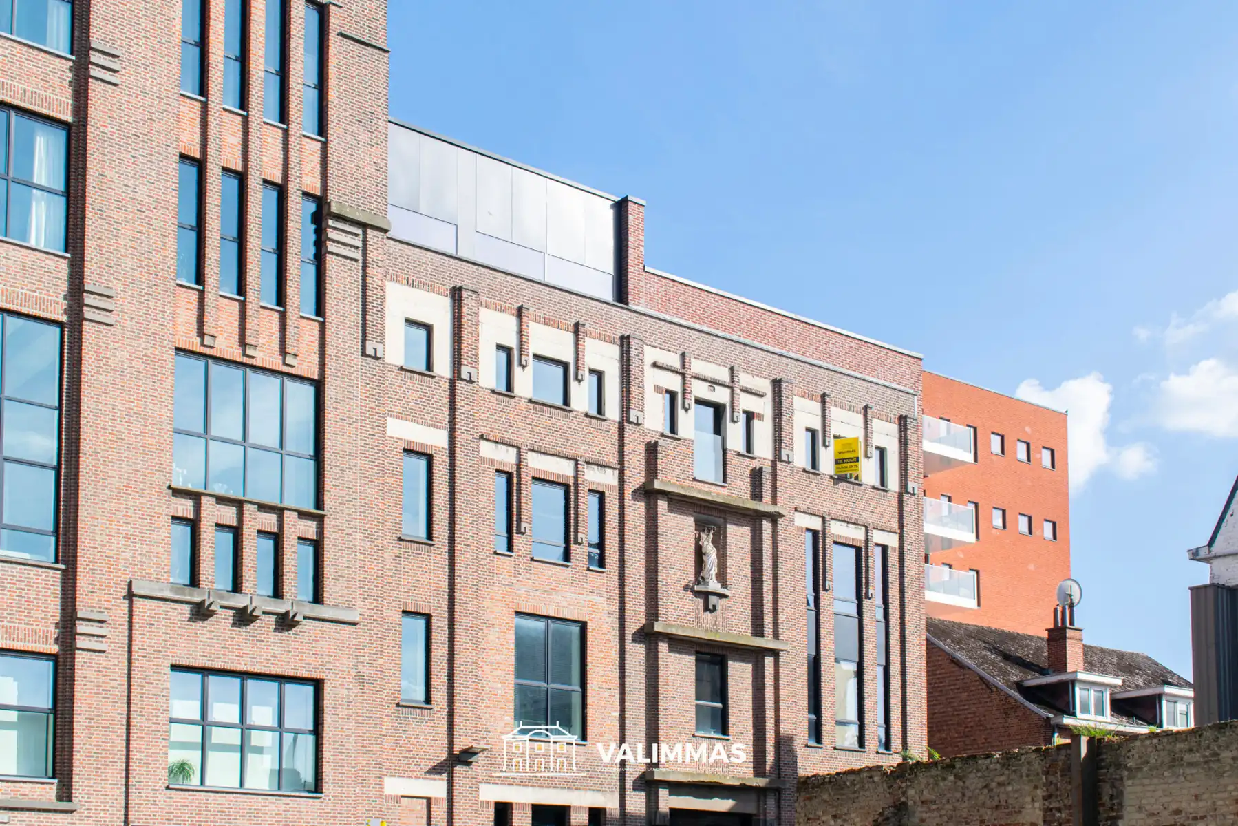 Stijlvol appartement (loft) met groot terras & 2 parkings... foto {{pictureIndex}}