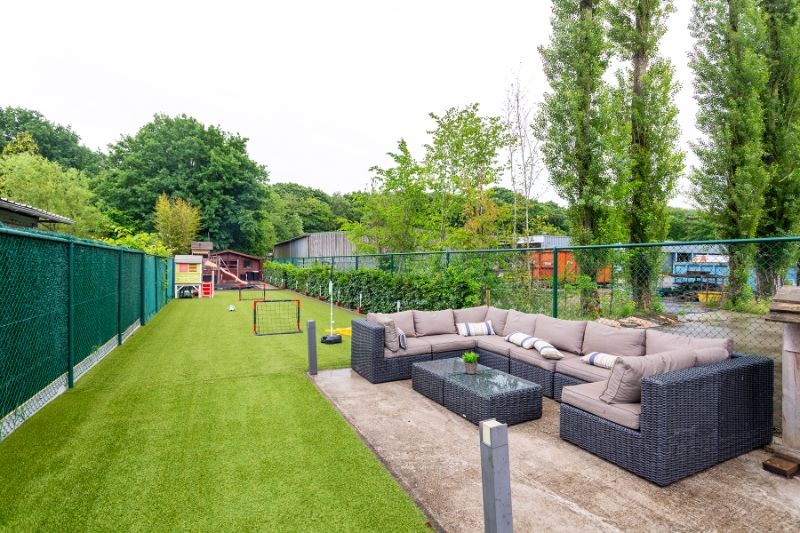 Prachtige instapklare woning met zee van ruimte, ruime tuin!!! foto 2