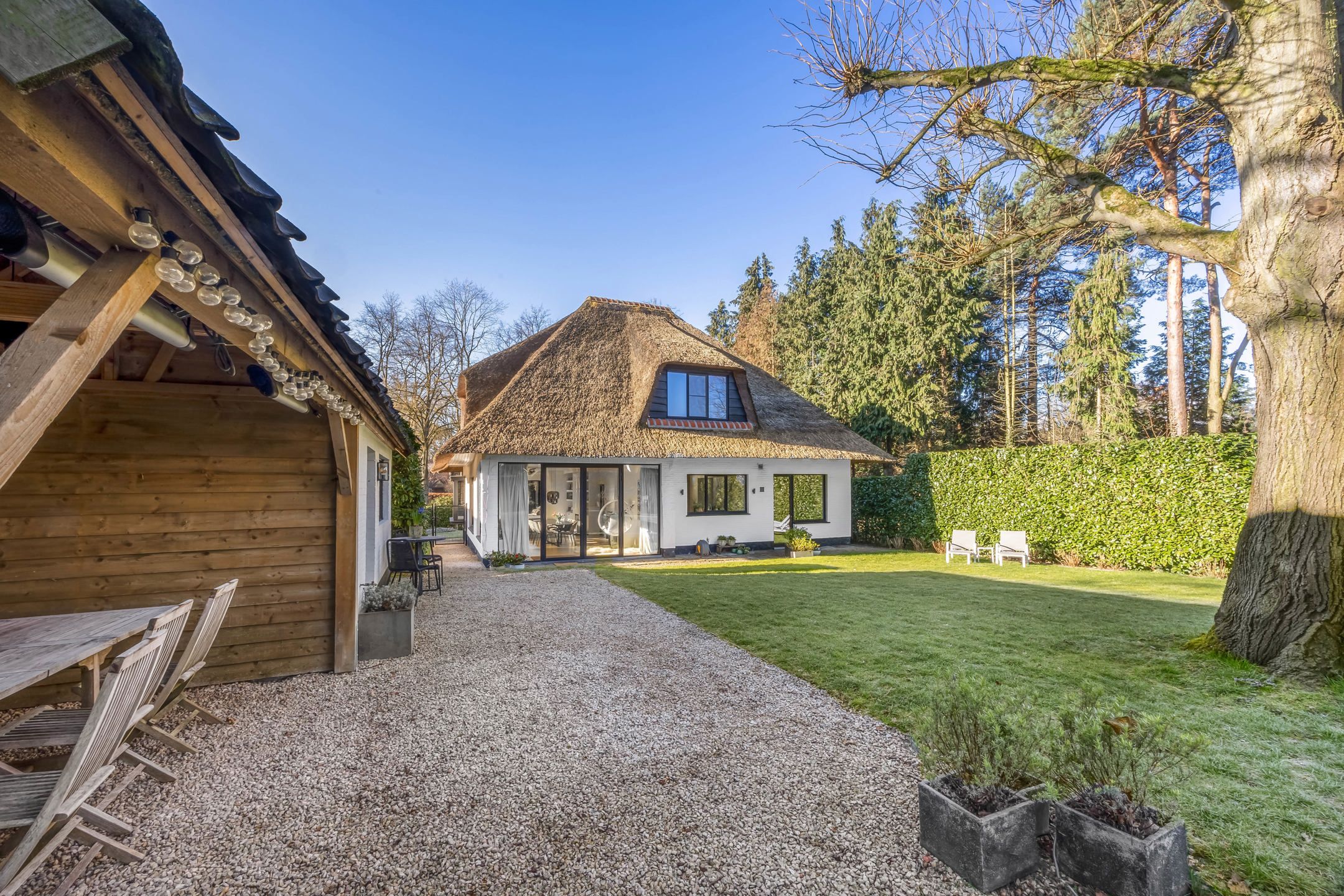 Recent gerenoveerde rietgedekte villa vooraan Schilde dorp! foto 15