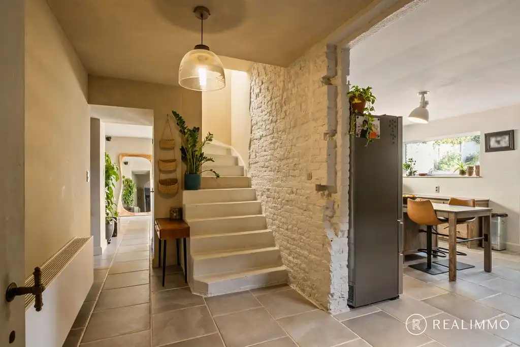 Stijlvol gerenoveerde woning met loods aan de voet van de Kluis! foto 3