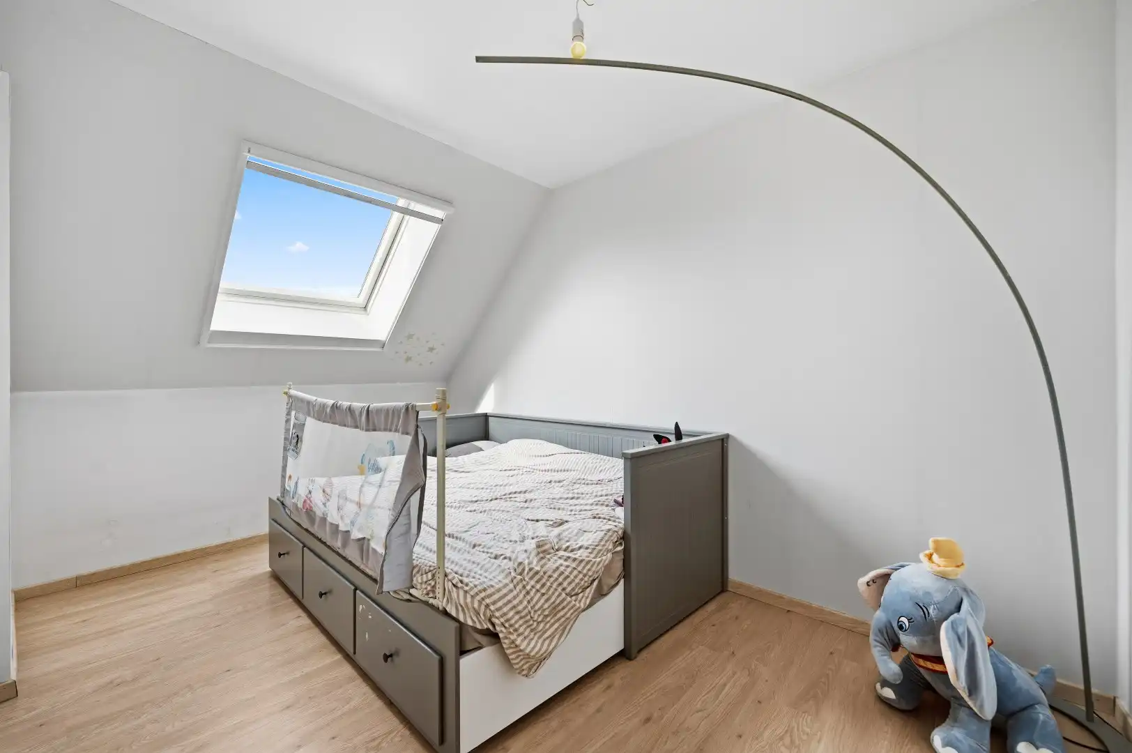 Mooie instapklare woning met tuin, terras, garage en 4 slpks foto 18