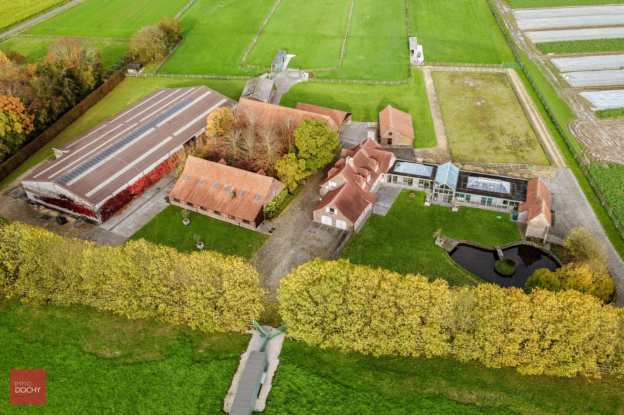 Vierkantshoeve met paardenaccommodatie op ca. 5,3ha foto 4