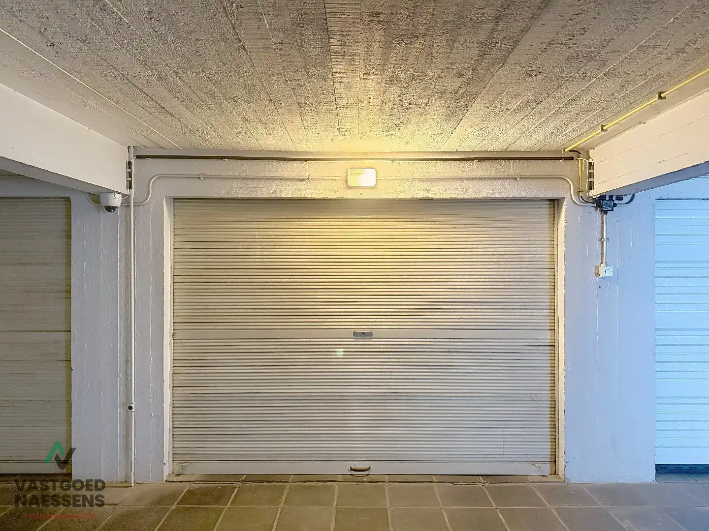 RUIME GARAGEBOX VLAKBIJ ZEEDIJK foto 3