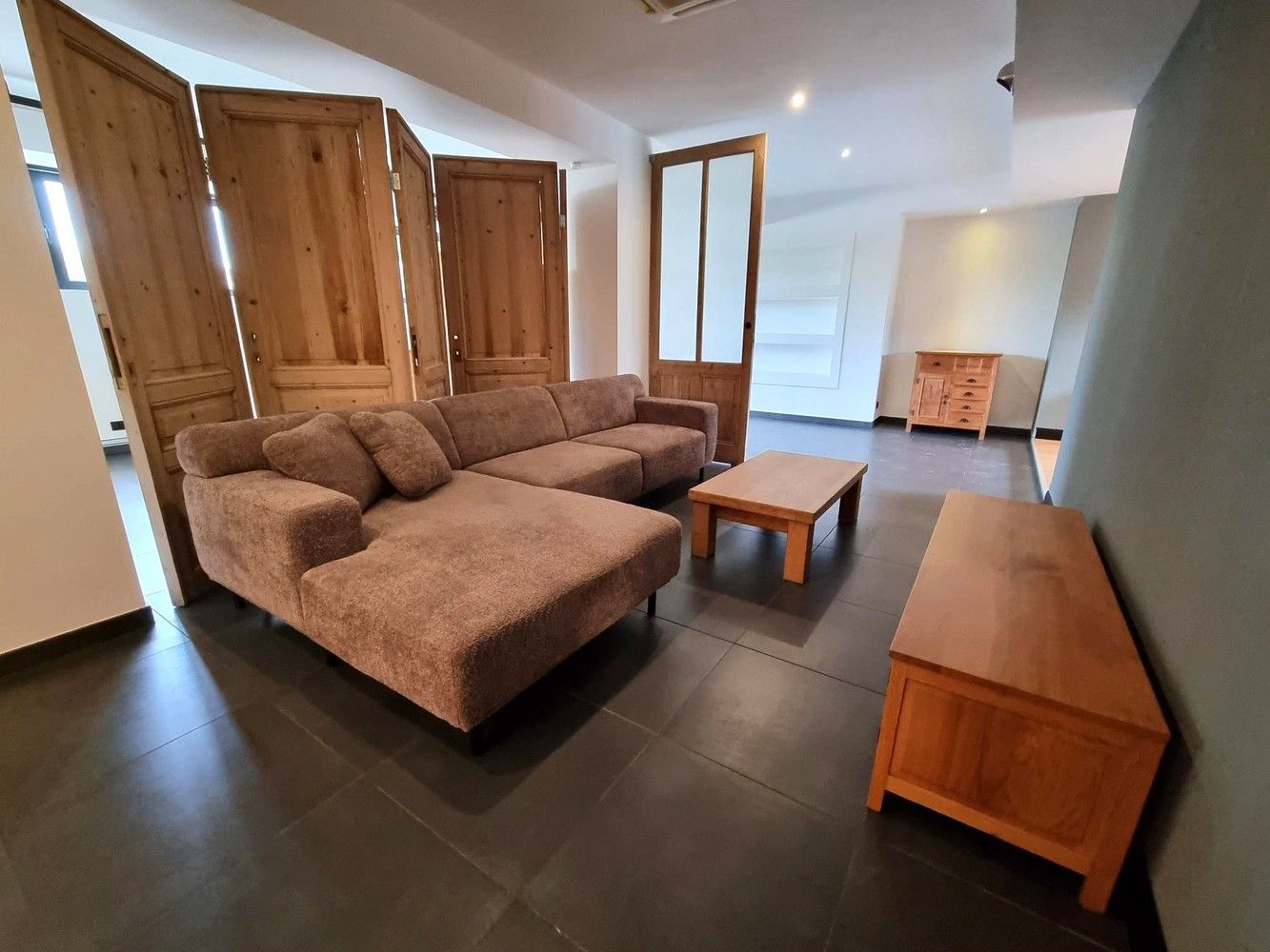 Appartement met gescheiden praktijkruimte - volledig gelijkvloers  – 248 m² foto 6