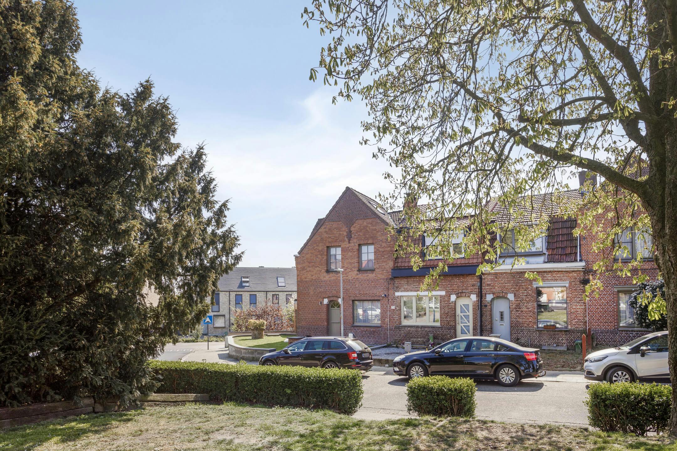 Op te frissen huis in het centrum van Kruibeke met garage foto 35