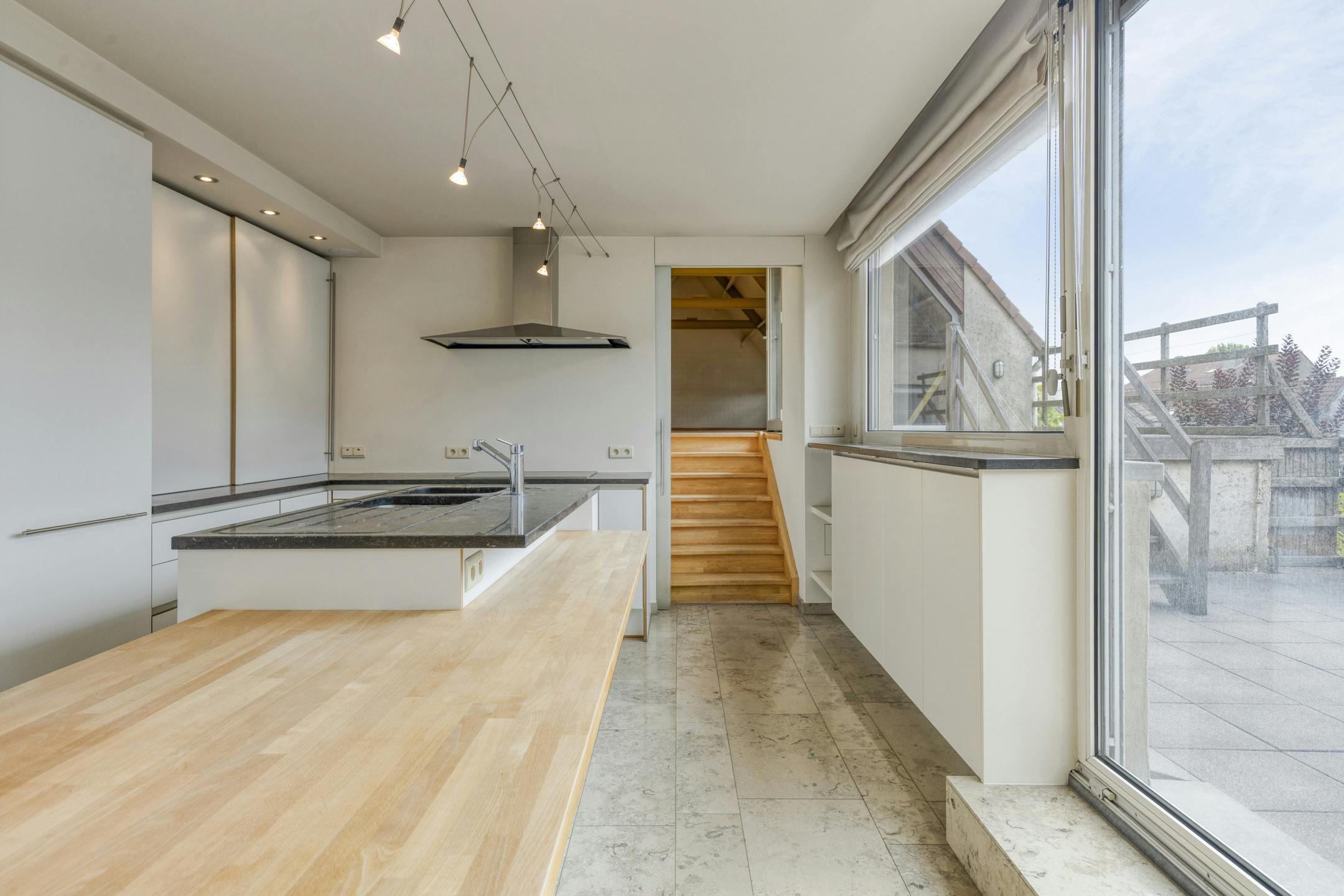 Woning met handelsgelijkvloers, atelier en garages te Veurne foto 15