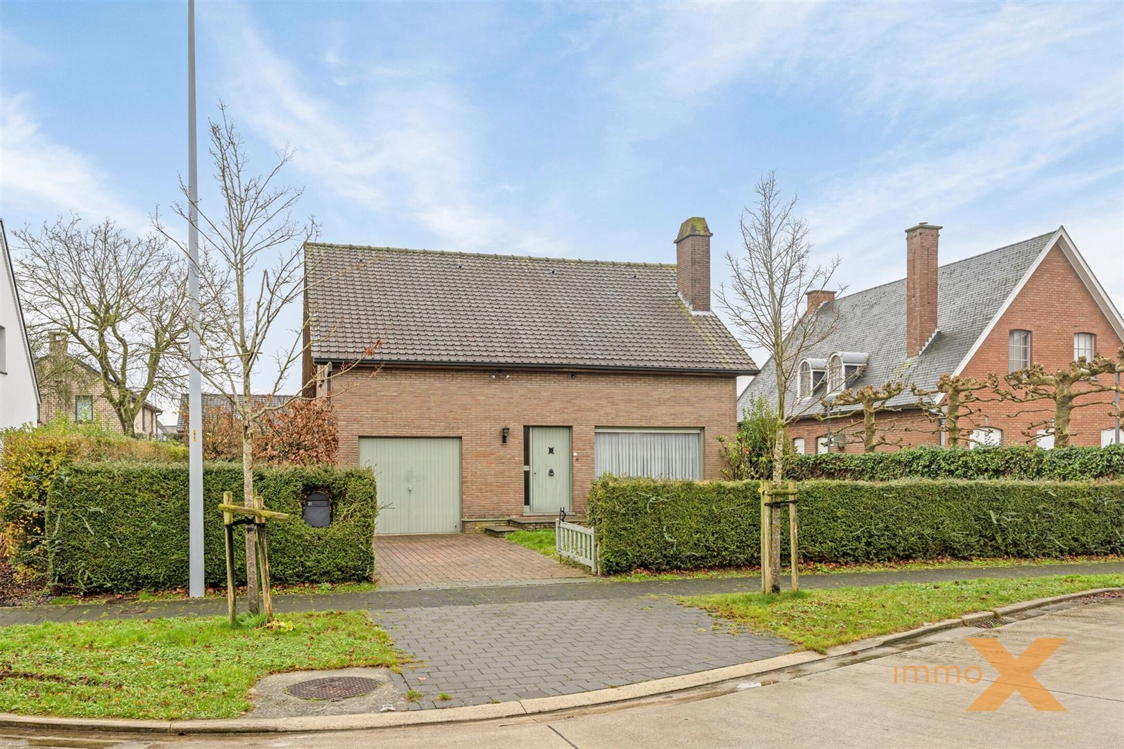 Hoofdfoto van de publicatie: TE RENOVEREN VILLA MET 4 SLPKS EN GARAGE