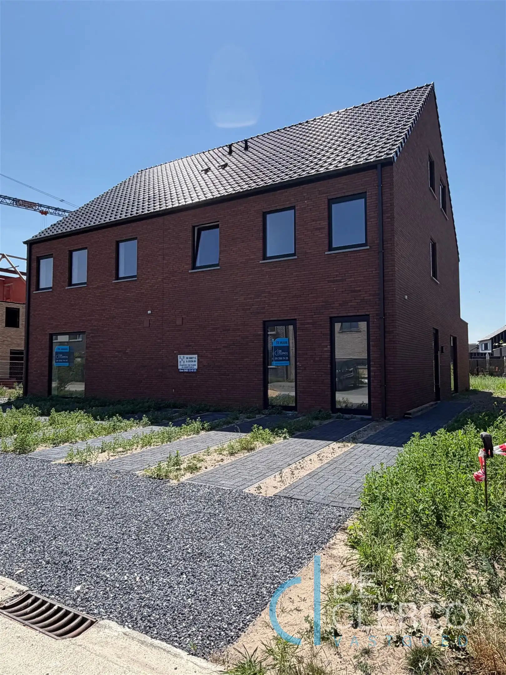 Halfopen woning met dubbele oprit te huur in Lochristi!  foto {{pictureIndex}}