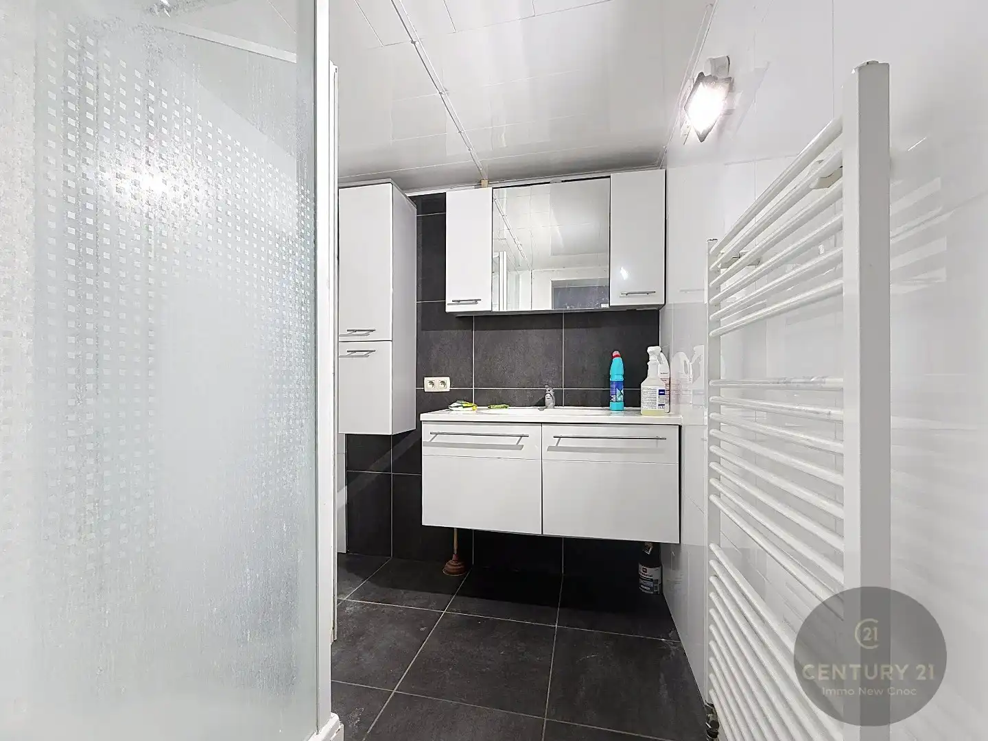 kelderappartement met RUIM terras vlak aan zee foto 16