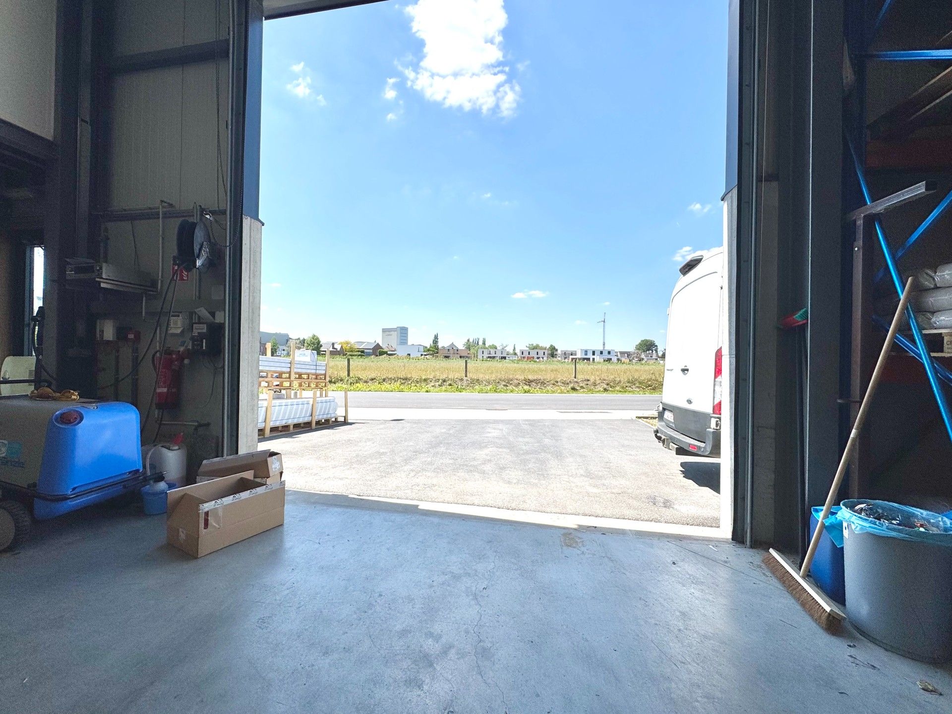 MAGAZIJN MET BURELEN/ SHOWROOM foto 19