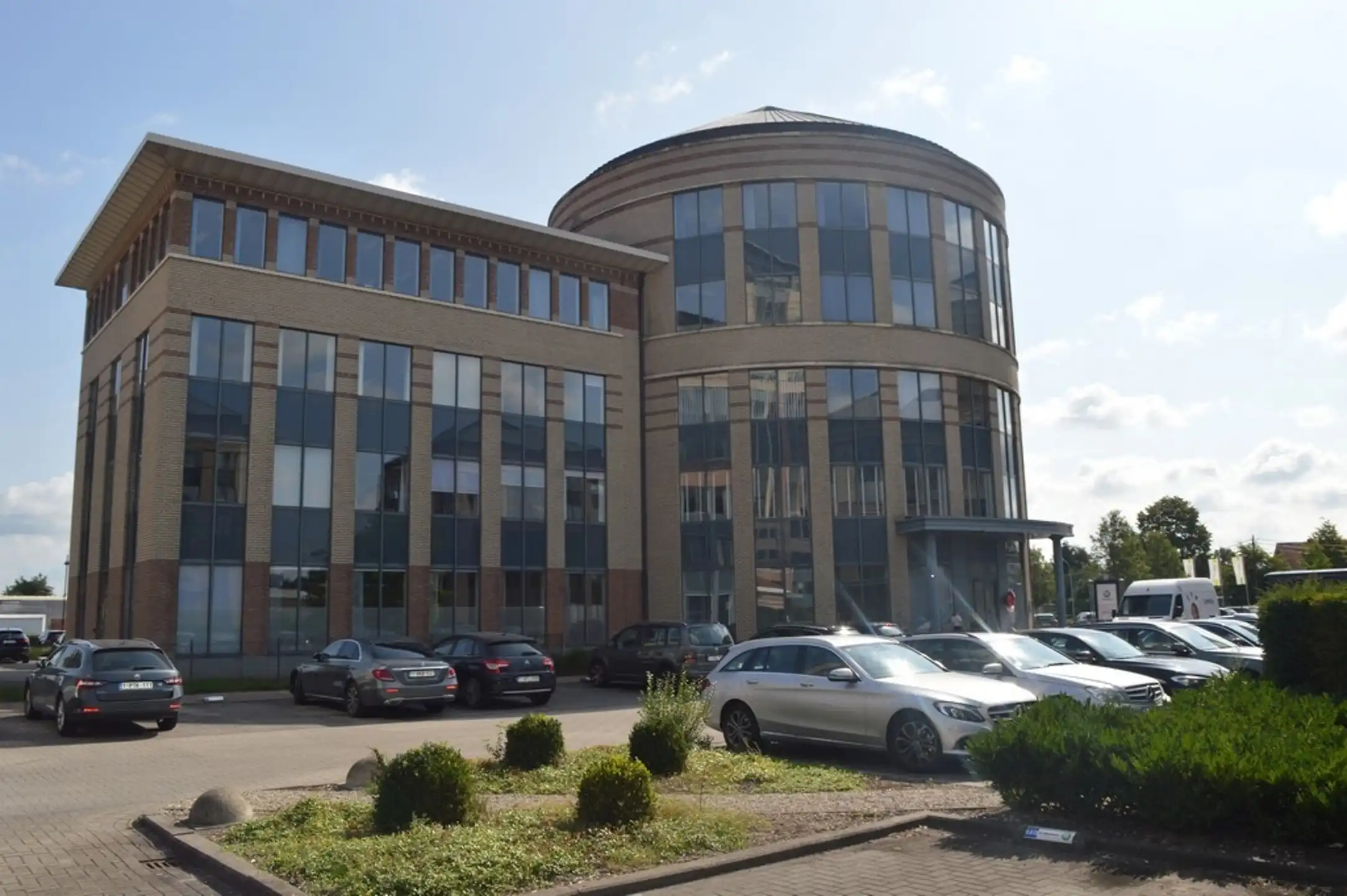 Kantoor 609 m² op het gelijkvloerse te huur foto 9