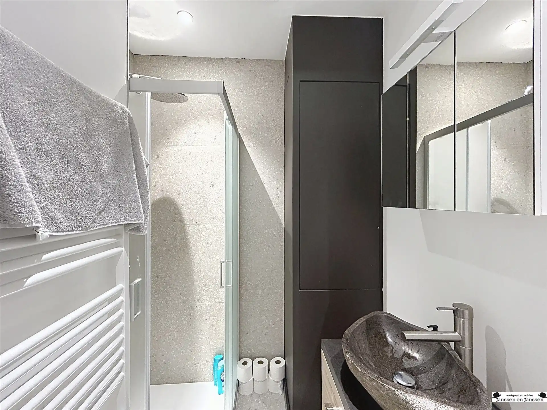 Bemeubeld 2 slaapkamer appartement op top locatie foto 5