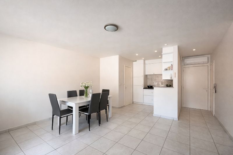 Energiezuinig 2 slaapkamer appartement vlakbij grote markt Ieper. foto 3