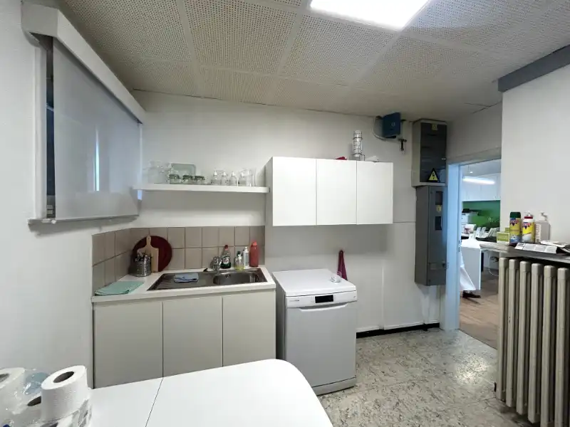 Instapklare kantoorruimte van 120 m² met 4 parkeerplaatsen te Gent foto 8