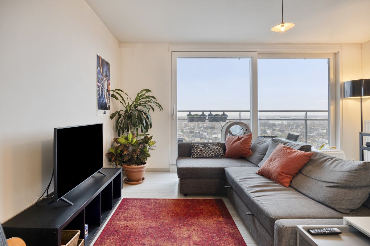 Instapklaar 2-slaapkamerappartement te koop in Berchem foto 2