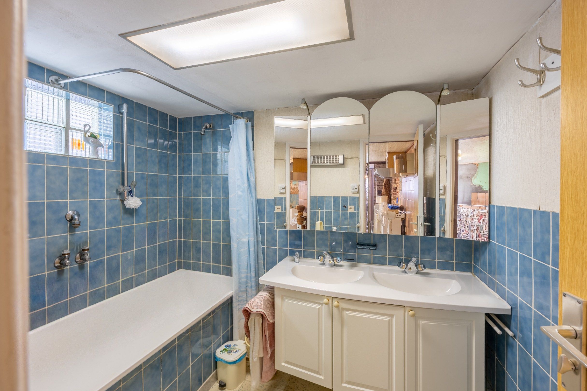 Ruime woning met potentieel en uitstekende ligging! foto 9