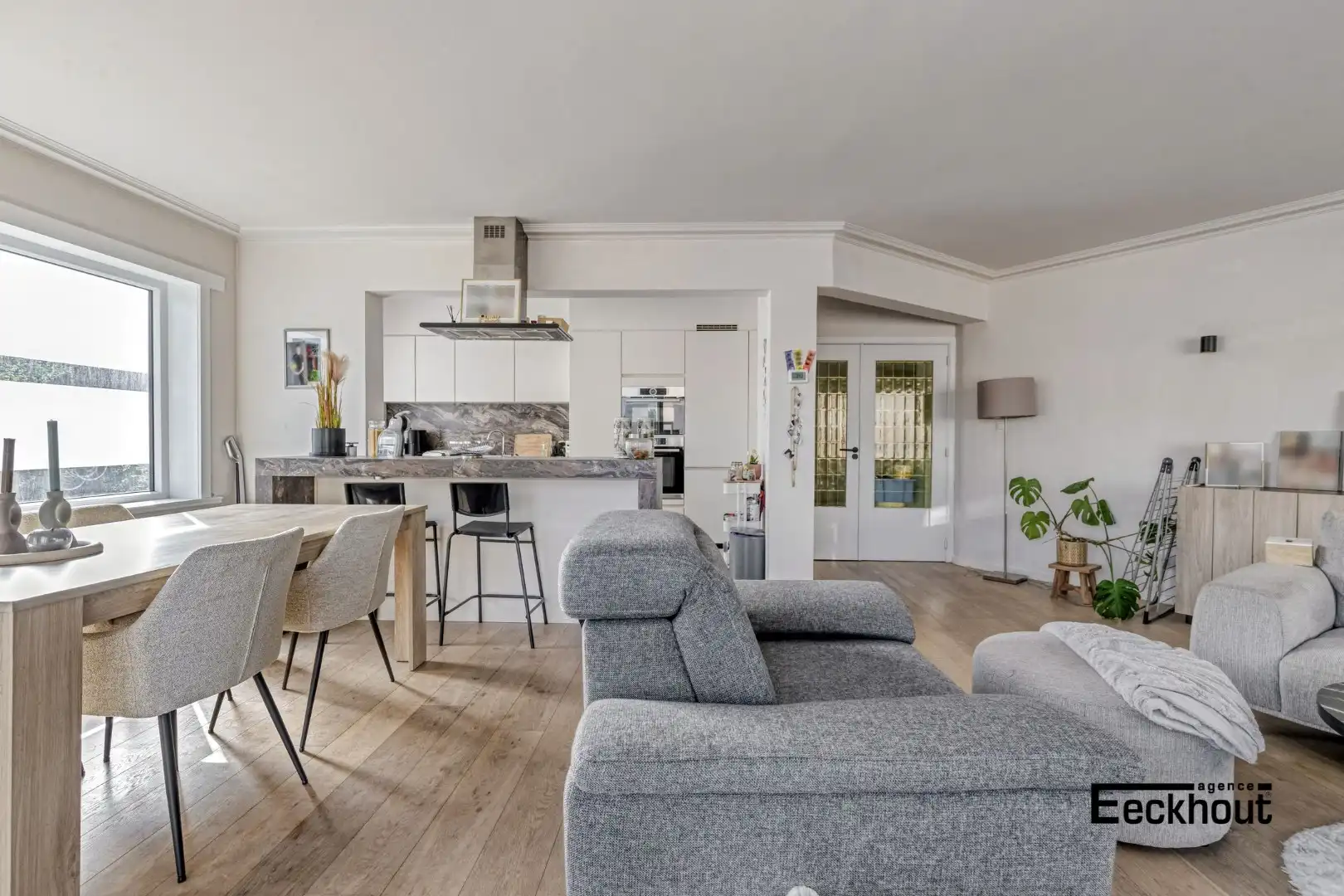 Instapklaar appartement met terras en 2 slaapkamers op gunstige ligging. foto 7