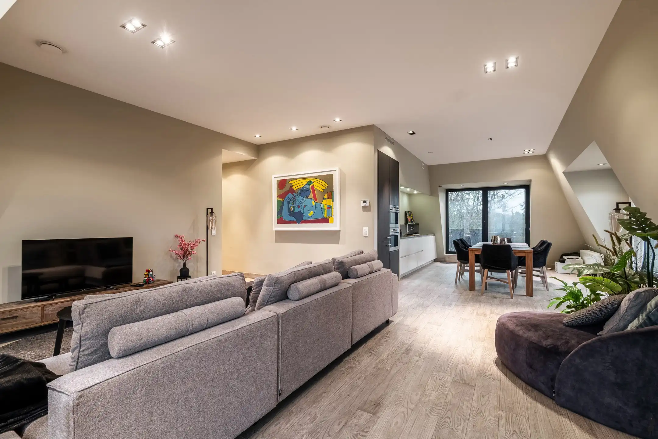 Stijlvol appartement op tweede verdieping met royaal terras foto 8