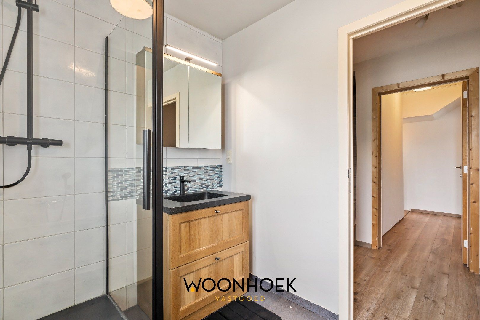Ruime 4 slaapkamer woning met fraai aangelegde tuin te Lokeren!  foto 9