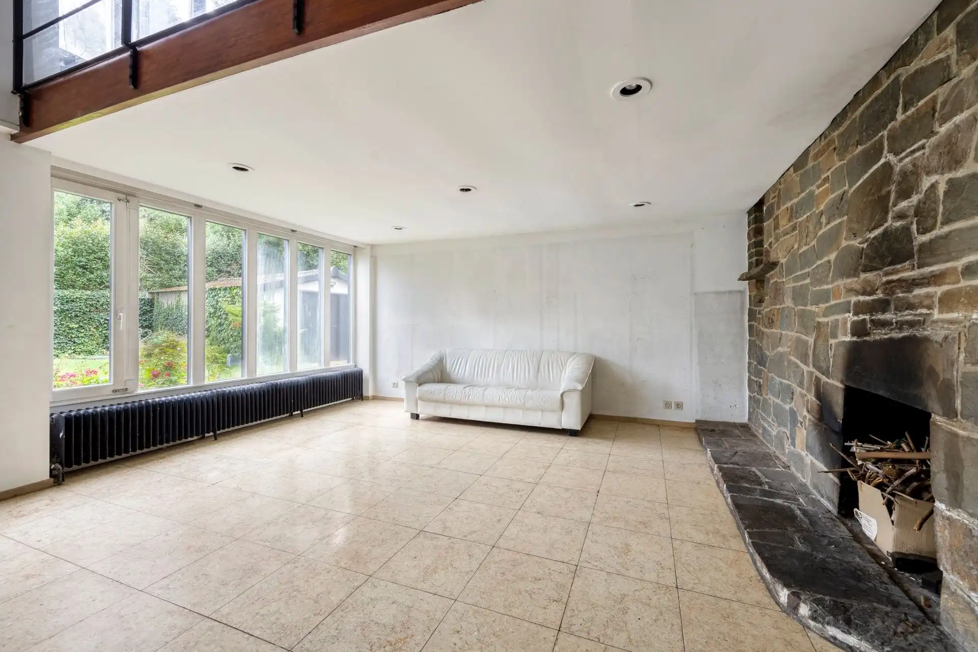 Ruime villa te moderniseren op rustige locatie foto 6