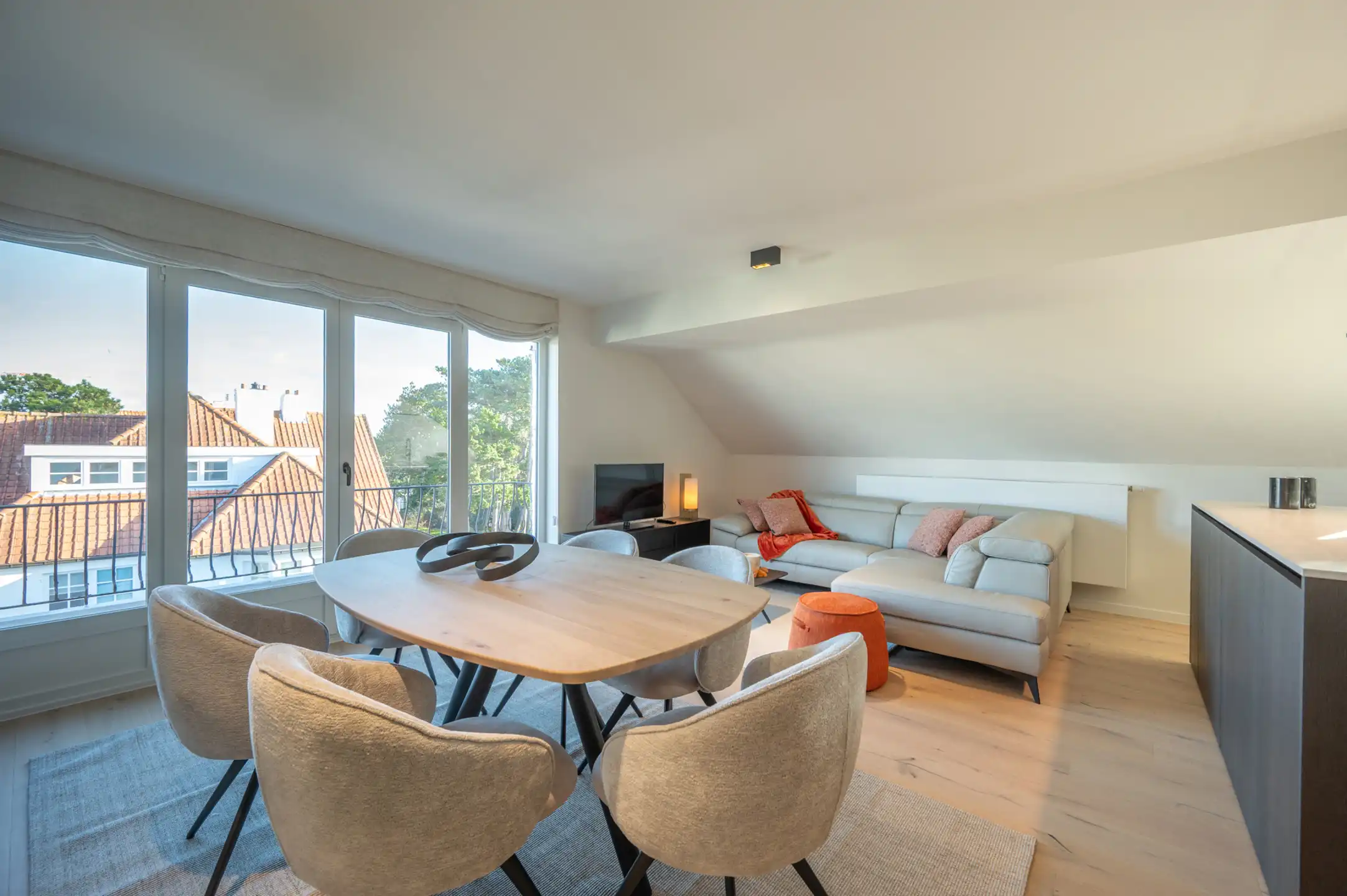 Gerenoveerd appartement in charmante residentie in het Zoute foto 11