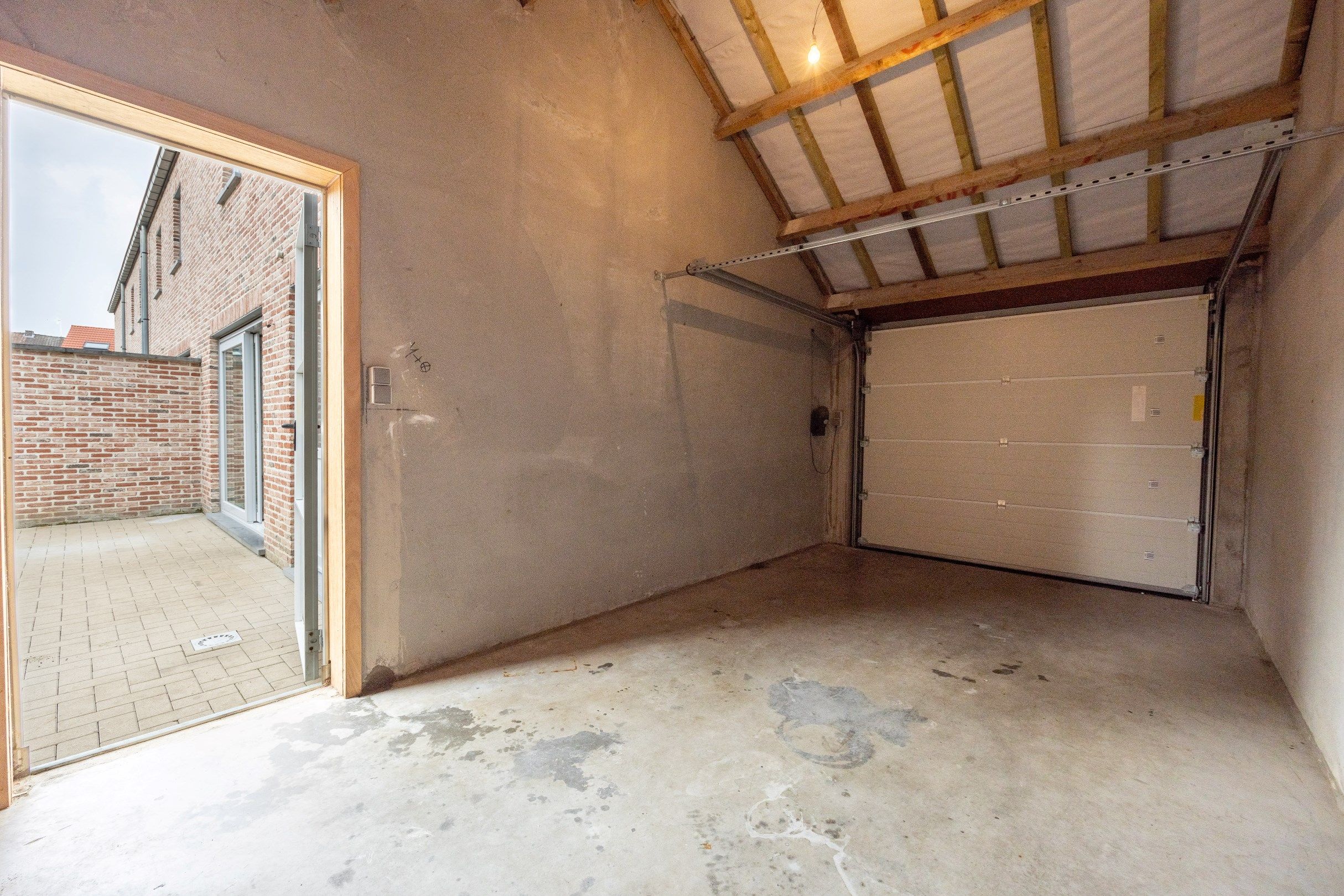 RECENTE HALFOPEN WONING MET GARAGE EN TUIN foto 20