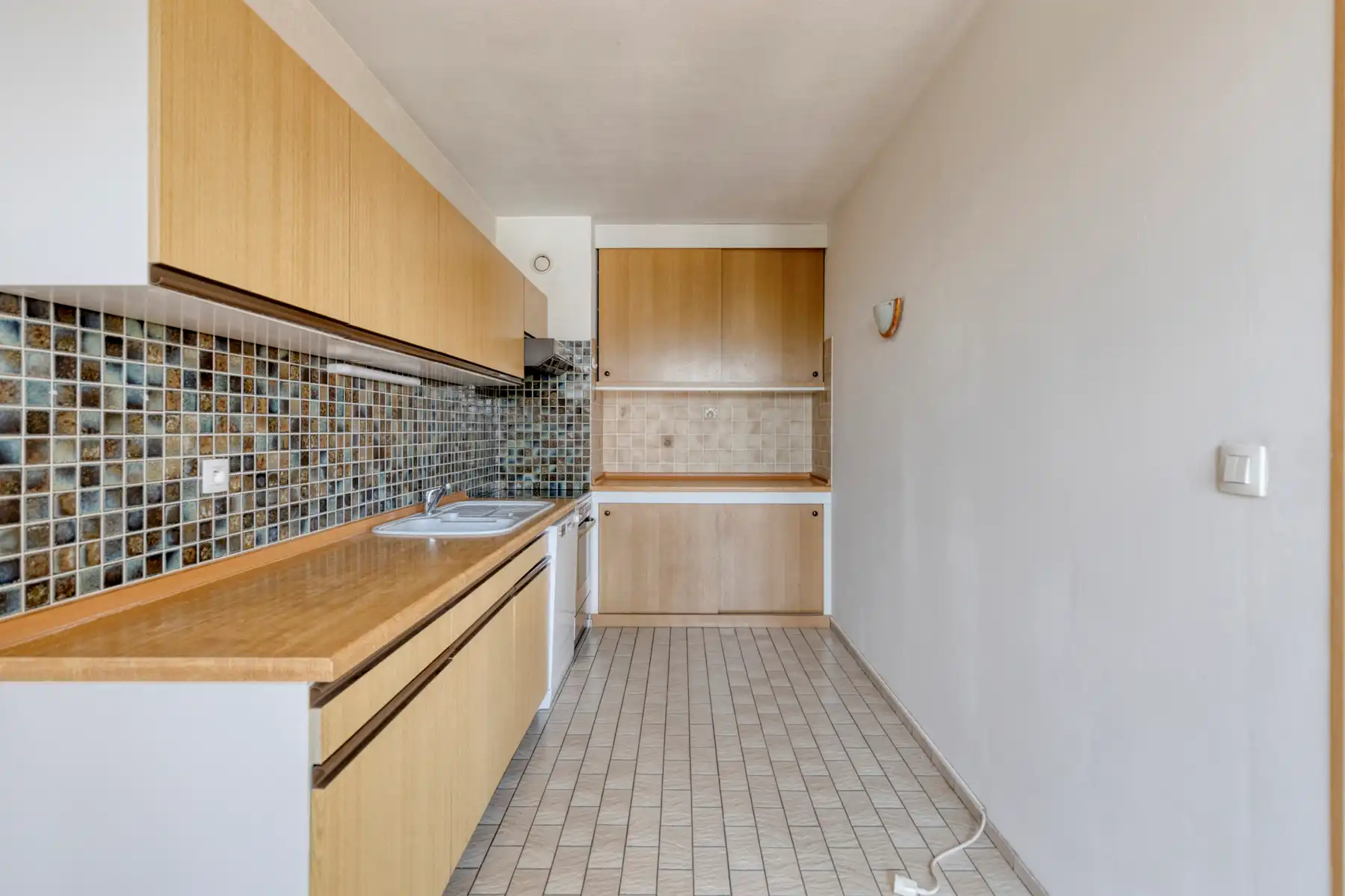 Ruim appartement met 2 slaapkamers, terras en kelder foto 2