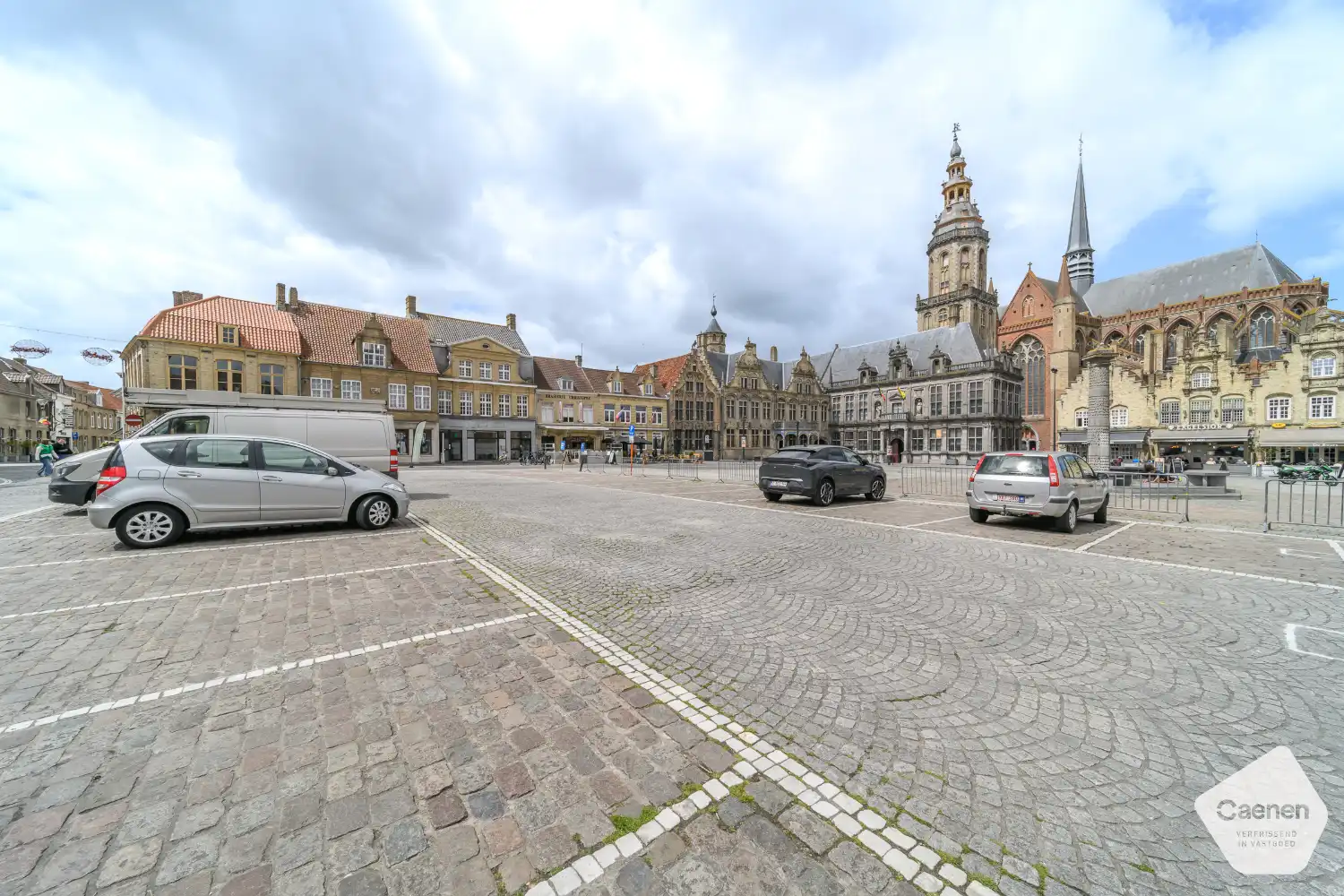 Veurne: Imposant multifunctioneel gebouw op toplocatie op de historische Grote Markt van Veurne foto 26