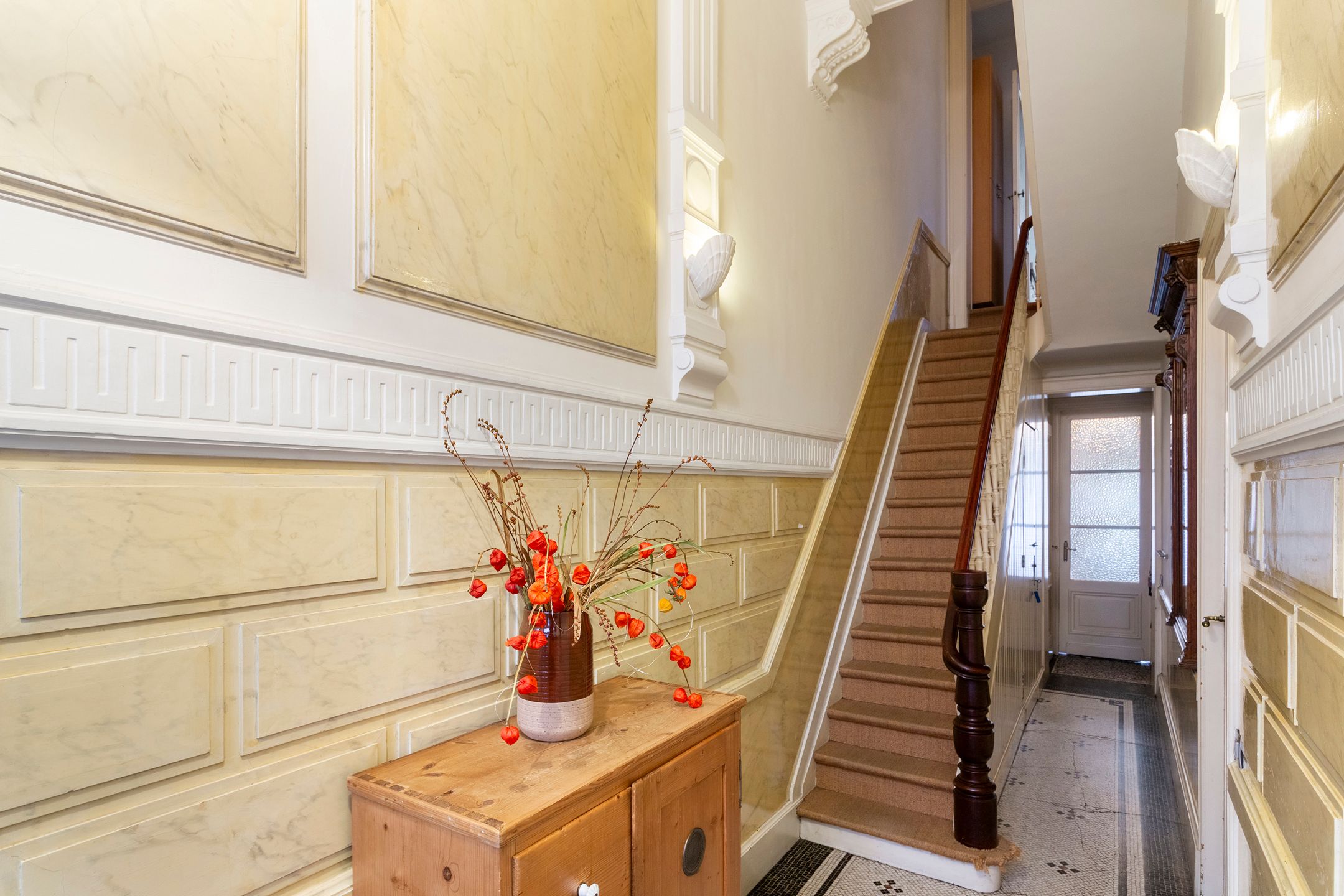 prachtig historisch herenhuis met 5 slpks op hippe Zurenborg foto 15