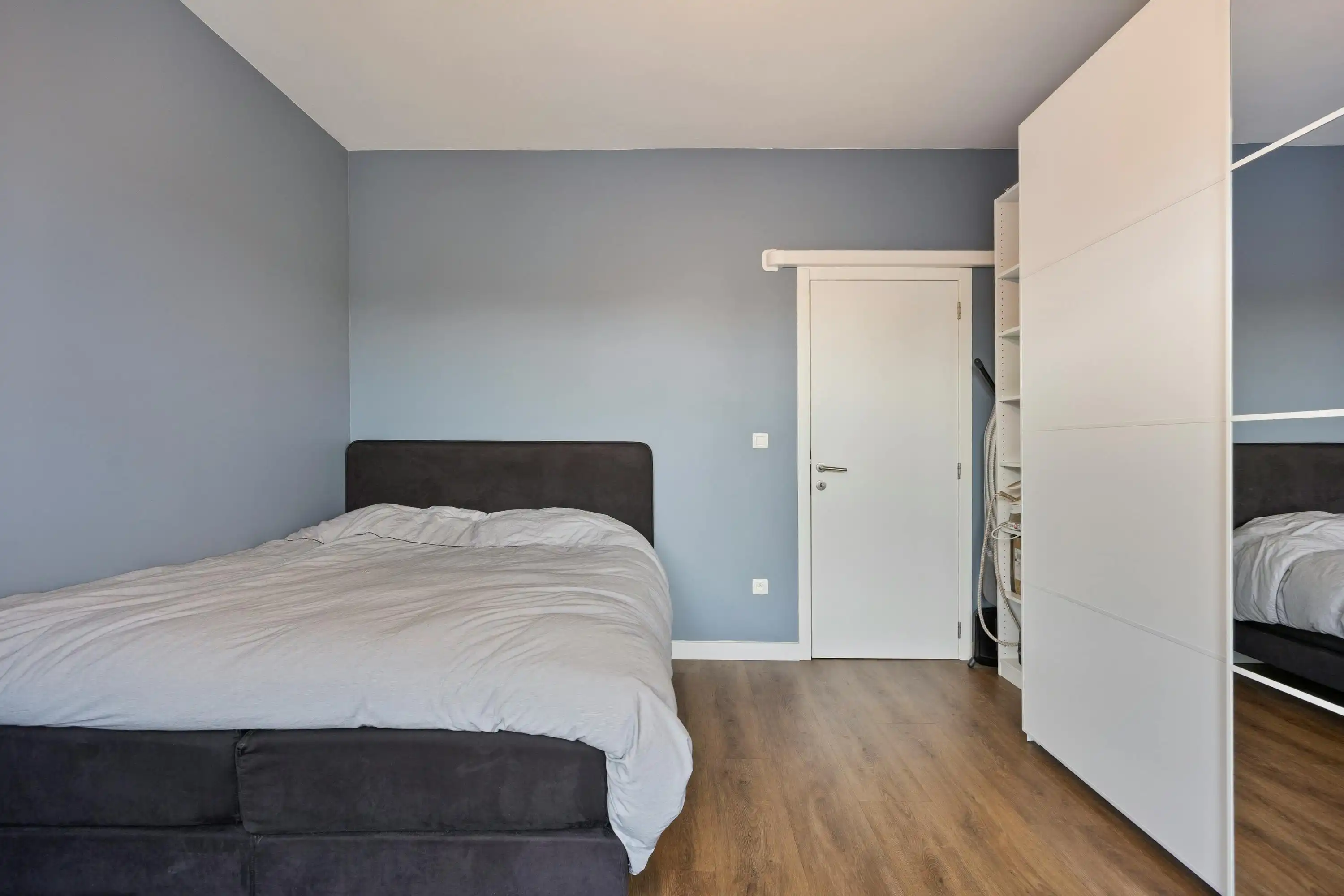 Appartement met 2 slaapkamers en garage te koop in Merksem foto 8