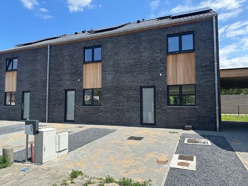 Stijlvolle nieuwbouwwoning in het centrum van Kaprijke foto {{pictureIndex}}