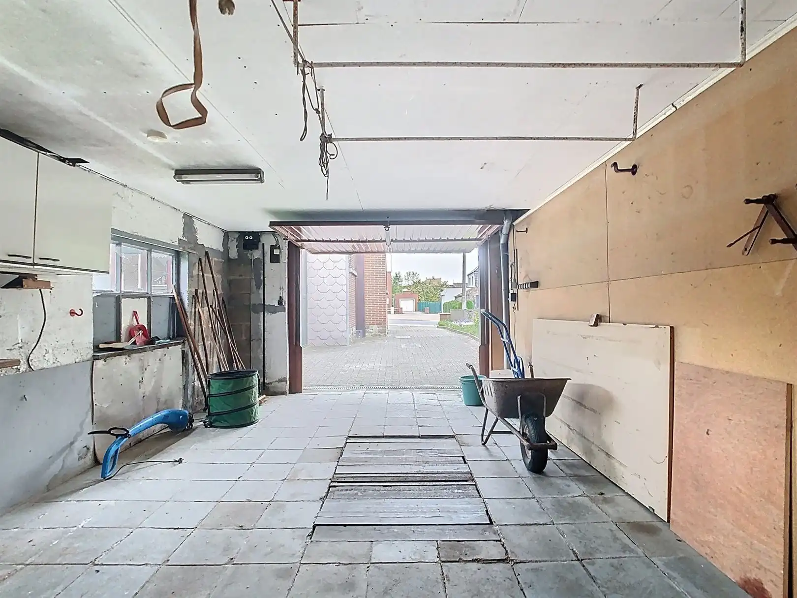 Mooi te renoveren 3-gevel woning!! foto 20