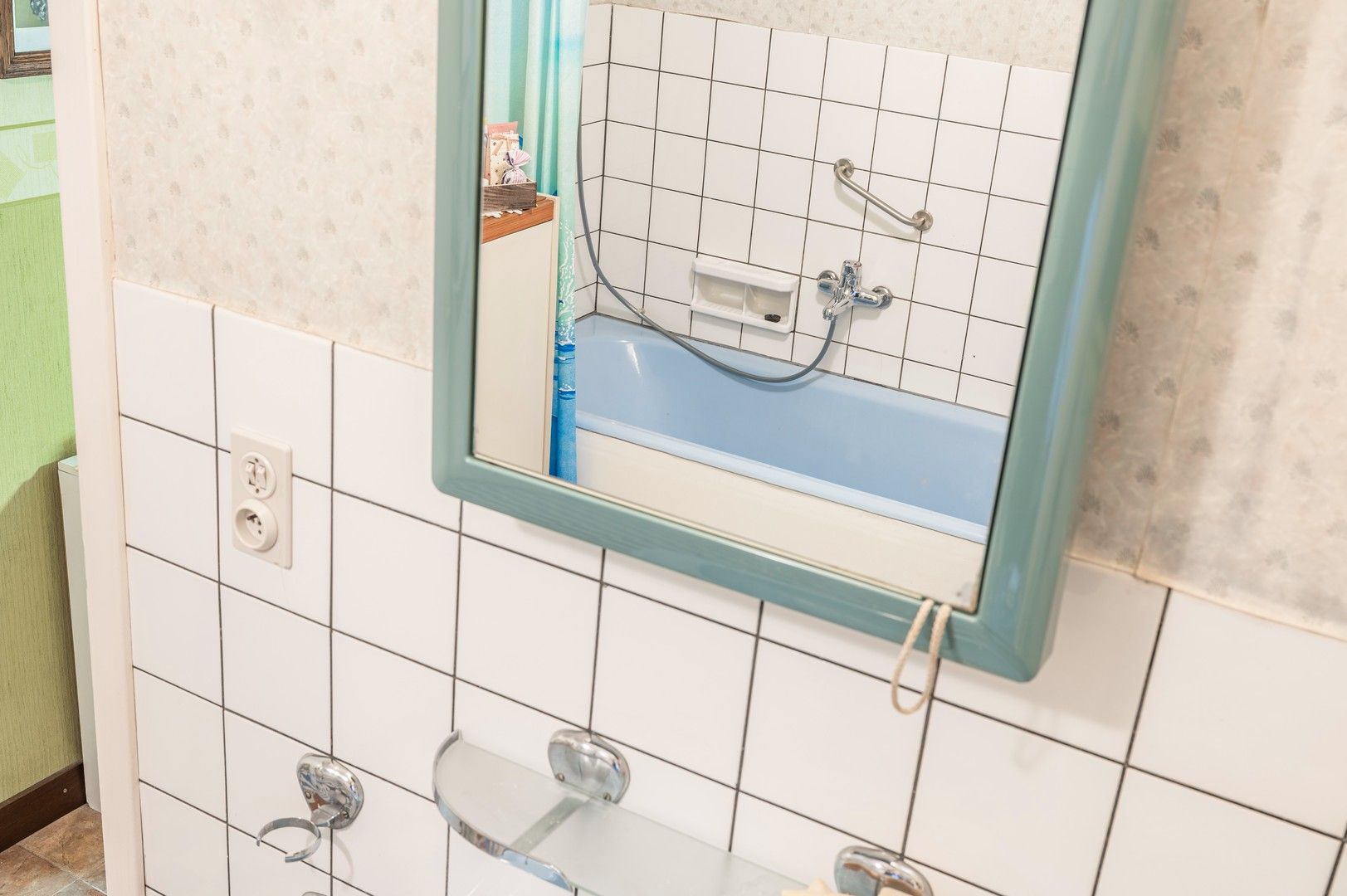 Te renoveren woning met grote tuin foto 12